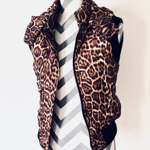 ❤️sold❤️BCBG Max Azria Leopard Quilted Hooded Vest - Picture 3 of 6